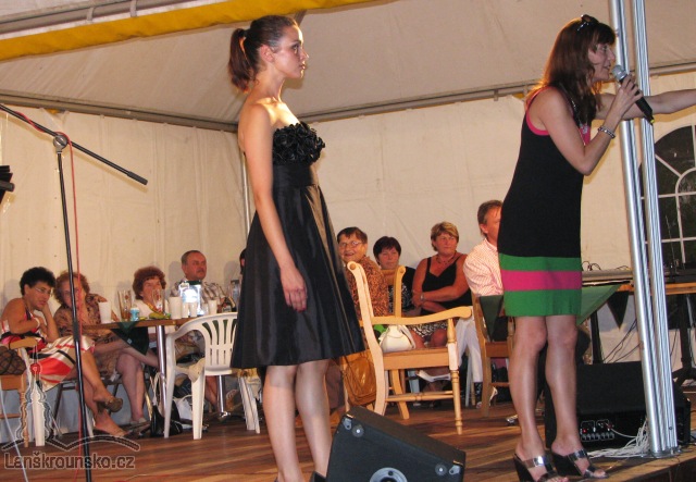 19 Cerne kokteilove saty.jpg
